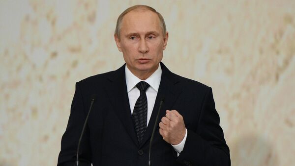 Владимир Путин на церемонии вступления в должность мэра Москвы Сергея Собянина Владимир Путин на церемонии вступления в должность мэра Москвы Сергея Собянина