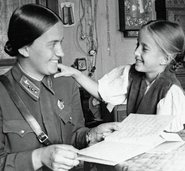 Летчица Марина Раскова Летчица Марина Раскова