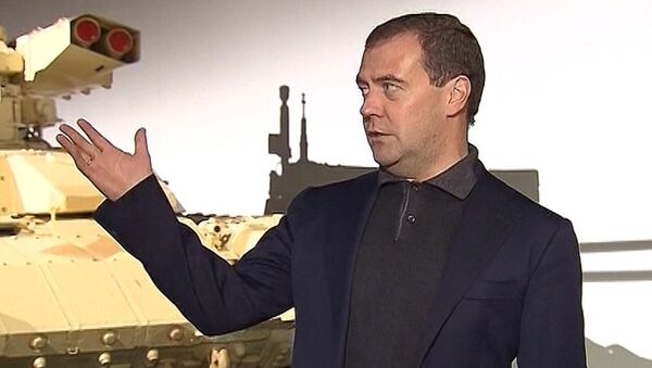 Медведев оценил боевую машину Терминатор-2 на выставке RAE-2013 Медведев оценил боевую машину Терминатор-2 на выставке RAE-2013