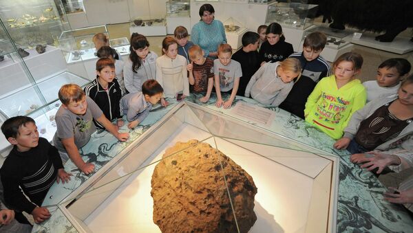 Метеорит Челябинск в краеведческом музее Челябинска Метеорит Челябинск в краеведческом музее Челябинска