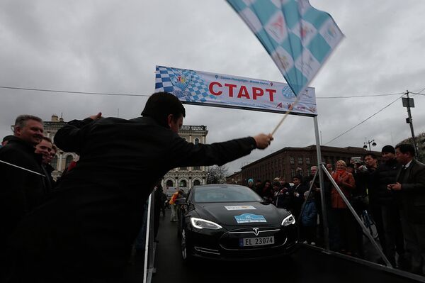 Старт ралли электромобилей по маршруту Петербург - Монте-Карло Старт ралли электромобилей по маршруту Петербург - Монте-Карло
