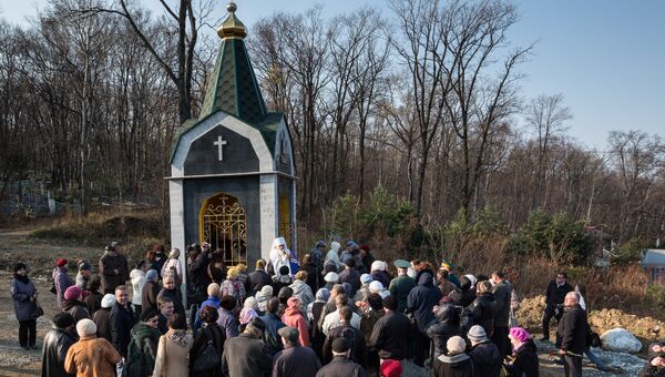 Часовню в память о жертвах политических репрессий открыли на Лесном кладбище во Владивостоке. Фото с места события Часовню в память о жертвах политических репрессий открыли на Лесном кладбище во Владивостоке. Фото с места события