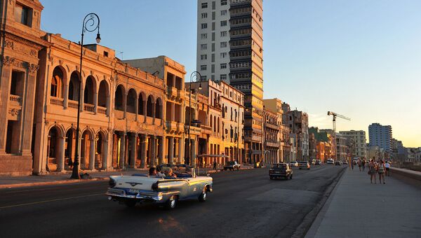 Центральная Гавана и набережная Malecon. Архивное фото Центральная Гавана и набережная Malecon. Архивное фото