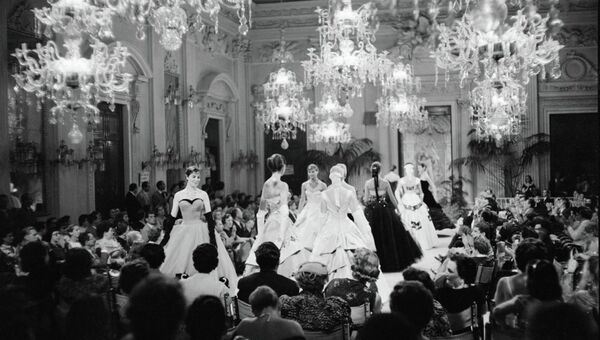 Показ мировой итальянской моды во Флоренции, 1955 год Показ мировой итальянской моды во Флоренции, 1955 год