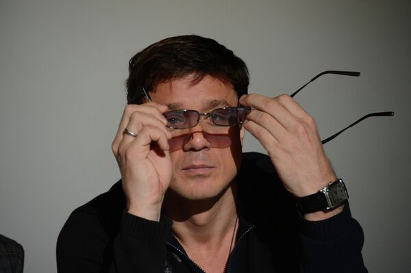 Актер Алексей Макаров во время пресс-конференции актеров Актер Алексей Макаров во время пресс-конференции актеров