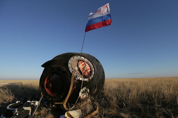 Спуск с МКС капсулы с Олимпийским факелом Спуск с МКС капсулы с Олимпийским факелом