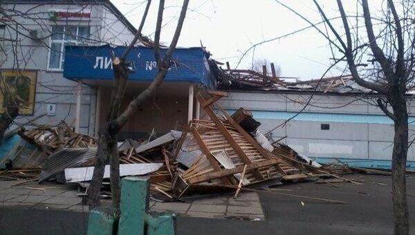 Разрушение в Красноярске после сильного ветра Разрушение в Красноярске после сильного ветра