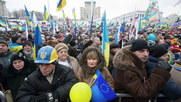 Сторонники евроинтеграции Украины на площади Независимости в Киеве. Архивное фото Сторонники евроинтеграции Украины на площади Независимости в Киеве. Архивное фото