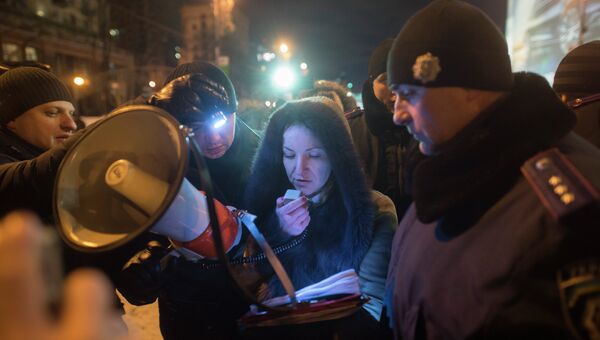 Внутренние войска начали штурм лагеря митингующих на Майдане Внутренние войска начали штурм лагеря митингующих на Майдане