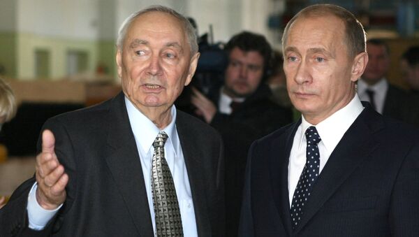 Владимир Путин и Валентин Пашин. Архивное фото Владимир Путин и Валентин Пашин. Архивное фото
