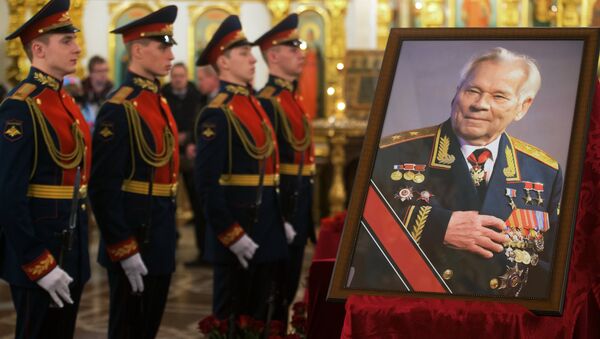 Прощание с легендарным конструктором стрелкового оружия М.Калашниковым в Ижевске. Фото с места событий Прощание с легендарным конструктором стрелкового оружия М.Калашниковым в Ижевске. Фото с места событий