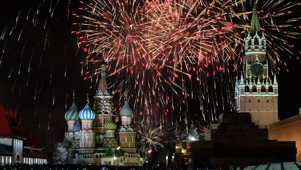 Празднование Нового года на Красной площади. Архивное фото Празднование Нового года на Красной площади. Архивное фото