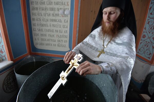 Освящение воды в Крещенский сочельник Освящение воды в Крещенский сочельник