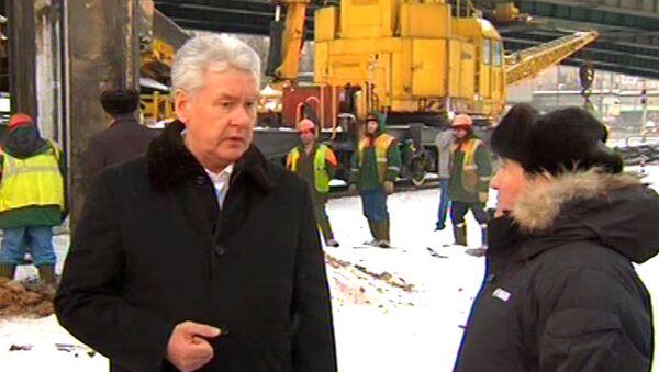 Собянин осмотрел место аварии в московском метро и поручил расследовать ЧП Собянин осмотрел место аварии в московском метро и поручил расследовать ЧП