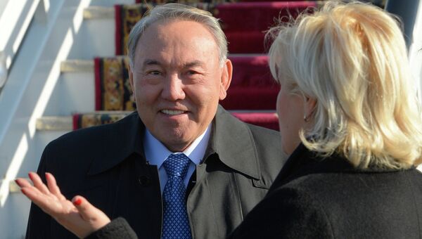 Президент Казахстана Нурсултан Назарбаев в аэропорту Адлера Президент Казахстана Нурсултан Назарбаев в аэропорту Адлера