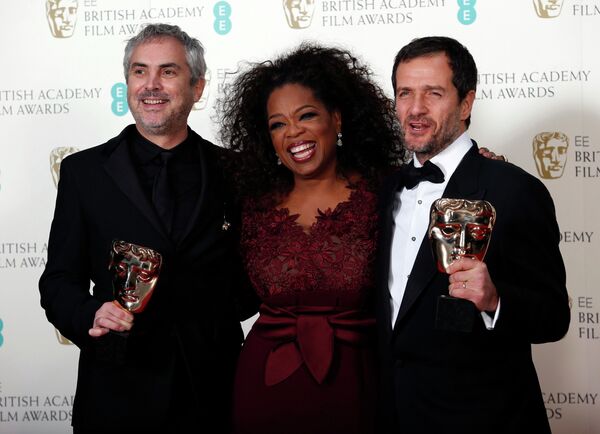 Альфонсо Куарон, Опра Уинфри и Дэвид Хейман на церемонии вручения премии BAFTA Альфонсо Куарон, Опра Уинфри и Дэвид Хейман на церемонии вручения премии BAFTA