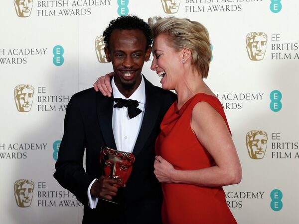 Бархад Абди и Эмма Томпсон на церемонии вручения премии BAFTA Бархад Абди и Эмма Томпсон на церемонии вручения премии BAFTA