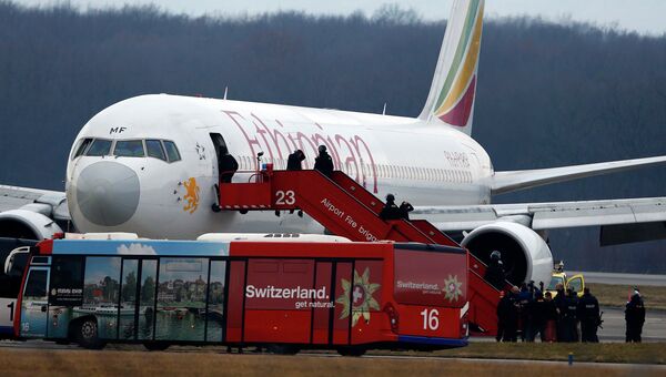 Лайнер Boeing 767-300 авиакомпании Ethiopian Airlines в аэропорту Женевы Лайнер Boeing 767-300 авиакомпании Ethiopian Airlines в аэропорту Женевы