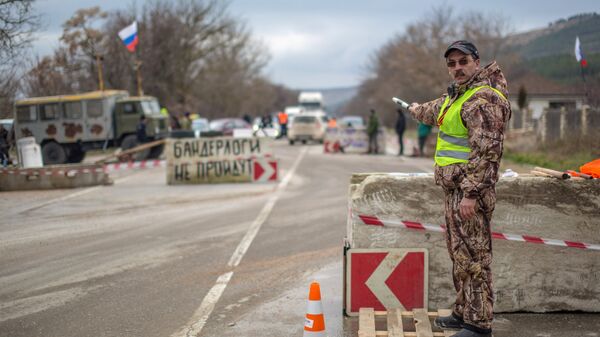 Блокопост на дороге Симферополь - Севастополь. Архивное фото Блокопост на дороге Симферополь - Севастополь. Архивное фото