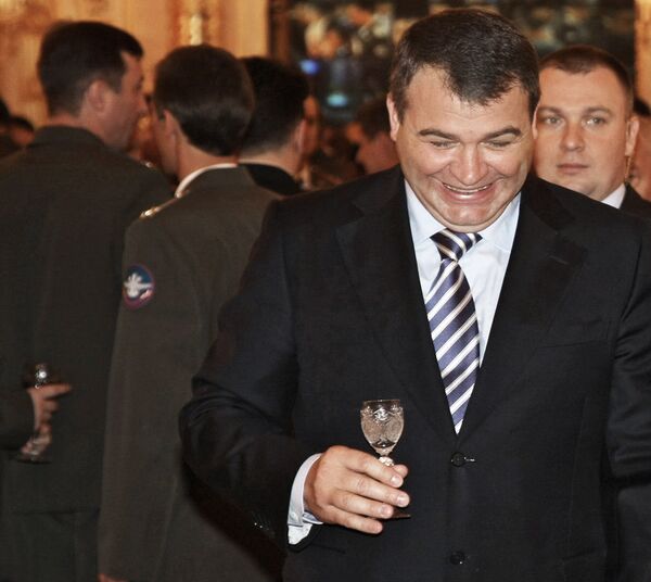 Министр обороны России Анатолий Сердюков во время встречи с выпускниками военных академий Министр обороны России Анатолий Сердюков во время встречи с выпускниками военных академий