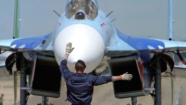Российский самолет Су-27 на белорусском военном аэродроме Мачулищи. Архивное фото Российский самолет Су-27 на белорусском военном аэродроме Мачулищи. Архивное фото