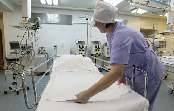 Медсестра в реанимационном отделении городской клинической больницы Медсестра в реанимационном отделении городской клинической больницы