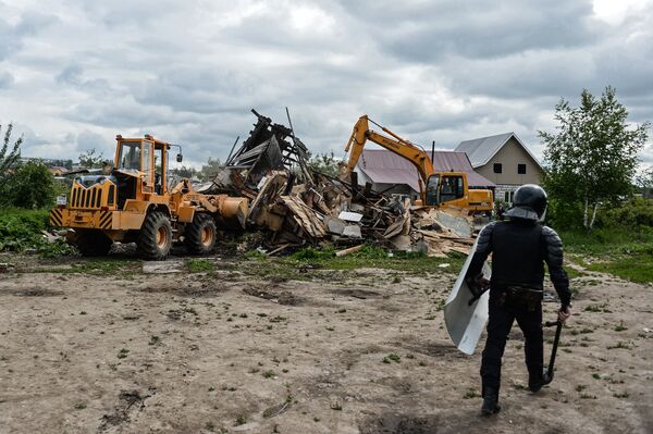 В Плеханово продолжается снос незаконных построек В Плеханово продолжается снос незаконных построек