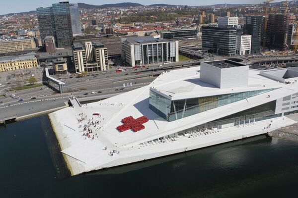 Театр Оперы в Осло (Oslo Opera House), одно из самых энергоэффективных зданий Норвегии. Театр Оперы в Осло (Oslo Opera House), одно из самых энергоэффективных зданий Норвегии.
