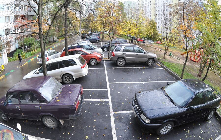 Автомобильные парковки в московских дворах Автомобильные парковки в московских дворах