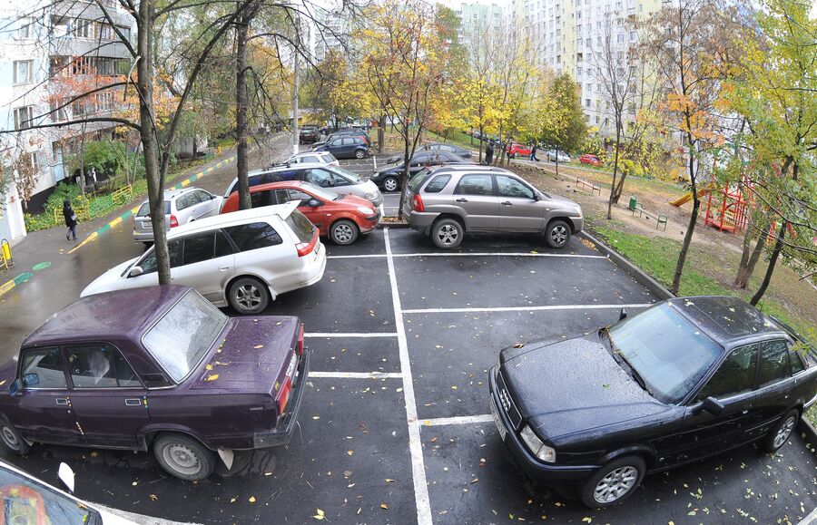 Автомобильные парковки в московских дворах Автомобильные парковки в московских дворах