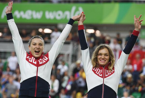Дарья Шмелева и Анастасия Войнова (слева направо) Дарья Шмелева и Анастасия Войнова (слева направо)