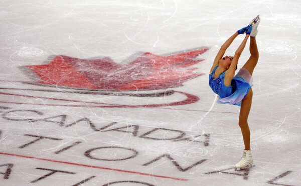 Евгения Медведева выступает на этапе Гран-при по фигурному катанию Skate Canada Евгения Медведева выступает на этапе Гран-при по фигурному катанию Skate Canada
