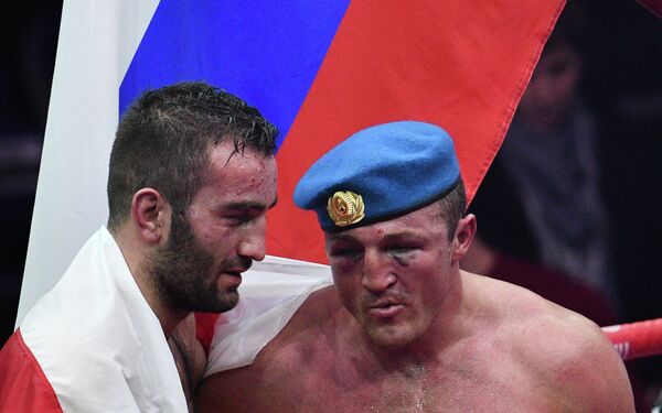Денис Лебедев и Мурат Гассиев (справа налево) Денис Лебедев и Мурат Гассиев (справа налево)