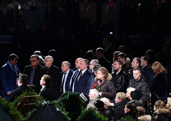 Церемония прощания с хоккеистом Владимиром Петровым Церемония прощания с хоккеистом Владимиром Петровым
