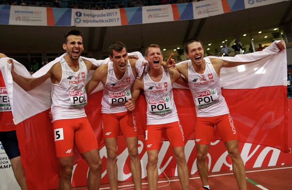 Польские бегуны, завоевавшие золото в эстафетах 4х400 м на чемпионате Европы по легкой атлетике в помещении Польские бегуны, завоевавшие золото в эстафетах 4х400 м на чемпионате Европы по легкой атлетике в помещении