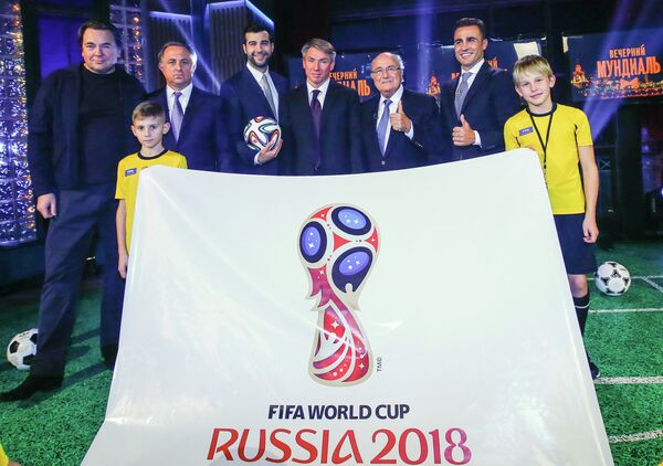 Представление логотипа ЧМ-2018. Слева - Константин Эрнст Представление логотипа ЧМ-2018. Слева - Константин Эрнст