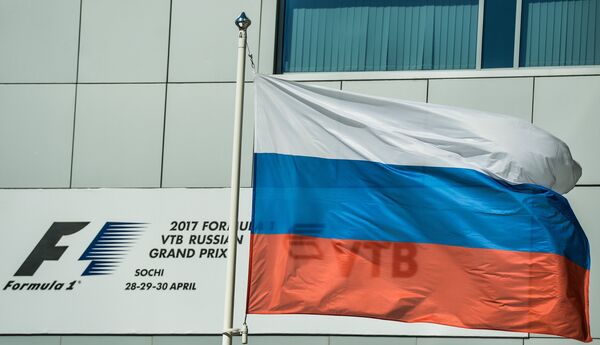Флаг России в паддоке Сочи Автодрома Флаг России в паддоке Сочи Автодрома