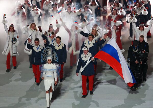 Знаменосец сборной России Александр Зубков Знаменосец сборной России Александр Зубков