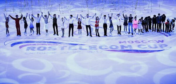 Спортсмены после показательных выступлений I этапа Гран-при по фигурному катанию в Москве Спортсмены после показательных выступлений I этапа Гран-при по фигурному катанию в Москве