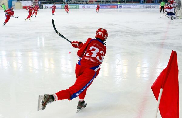 Игрок сборной России по хоккею с мячом Андрей Прокопьев Игрок сборной России по хоккею с мячом Андрей Прокопьев