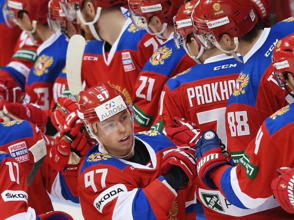 Нападающий сборной России Никита Гусев (в центре) Нападающий сборной России Никита Гусев (в центре)