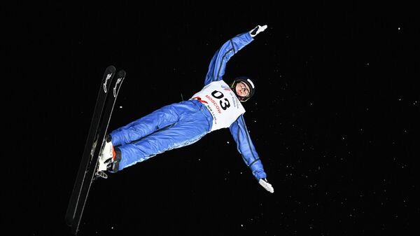 Буров победил на этапе КМ по лыжной акробатике в Москве
