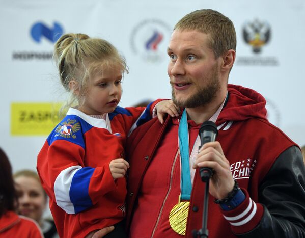 Хоккеист Сергей Андронов Хоккеист Сергей Андронов