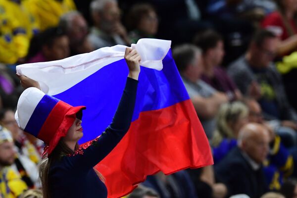 Зрительница на матче Канада - Швейцария Зрительница на матче Канада - Швейцария