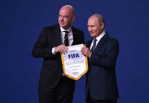 Владимир Путин и Джанни Инфантино (справа) Владимир Путин и Джанни Инфантино (справа)