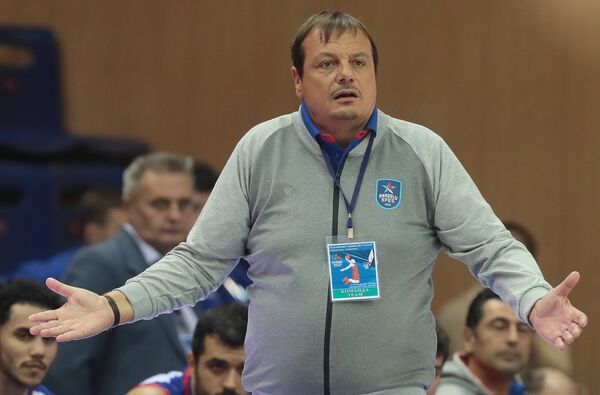 Главный тренер БК Анадолу Эфес Эргин Атаман Главный тренер БК Анадолу Эфес Эргин Атаман