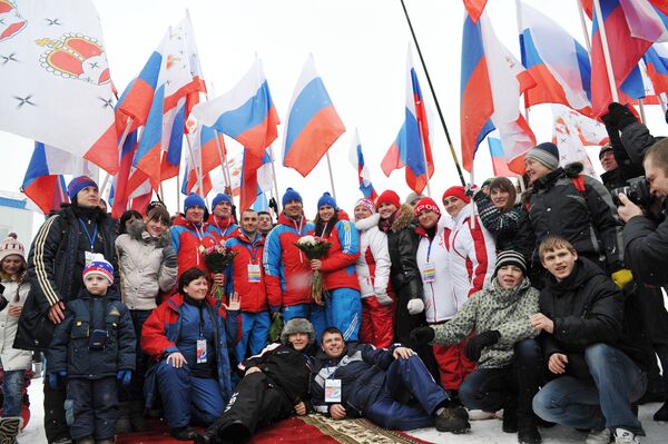 Болельщики и спортсмены сборной России Болельщики и спортсмены сборной России