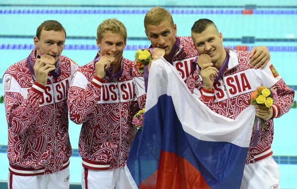Данила Изотов, Владимир Морозов, Андрей Гречин и Никита Лобинцев (слева направо) Данила Изотов, Владимир Морозов, Андрей Гречин и Никита Лобинцев (слева направо)
