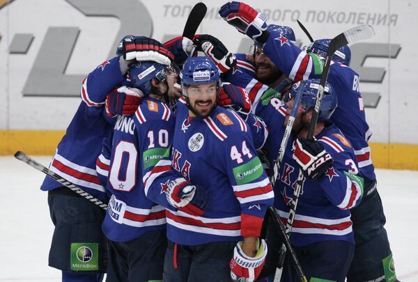 Радость игроков ХК СКА после победы над московским Динамо Радость игроков ХК СКА после победы над московским Динамо