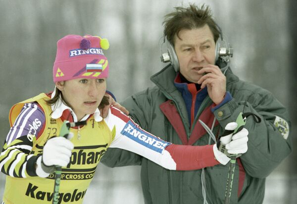 Елена Вяльбе во время старта на Кубке мира по лыжным гонкам Елена Вяльбе во время старта на Кубке мира по лыжным гонкам
